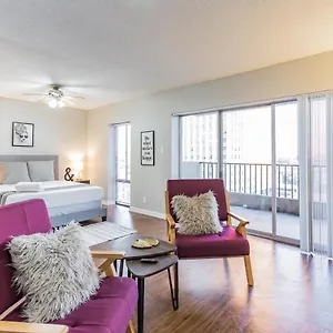 Apartment Modern Studio + Walk Score 85, Memphis